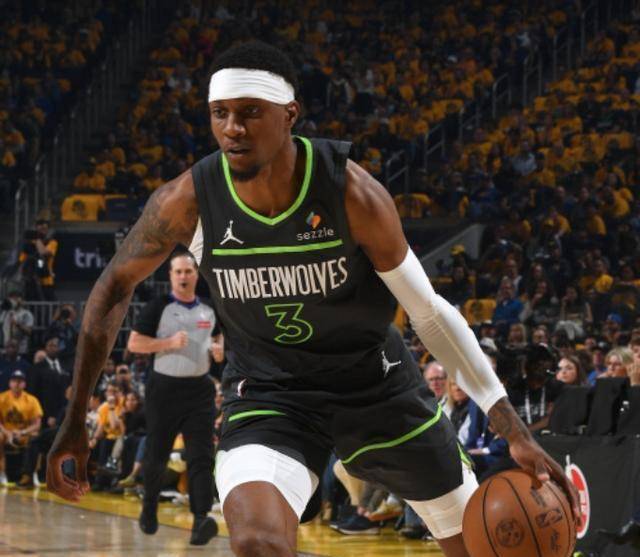 kaiyun-科维托娃连续五场比赛得分超过比赛局势复杂，勇士不断突破！