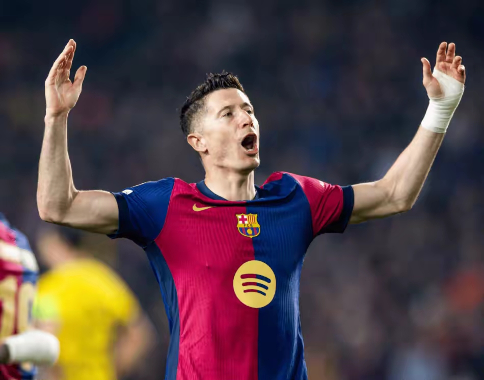 kaiyun-出色发挥引爆全场！，莱万多夫斯基意外战胜日本队再创辉煌时刻的简单介绍