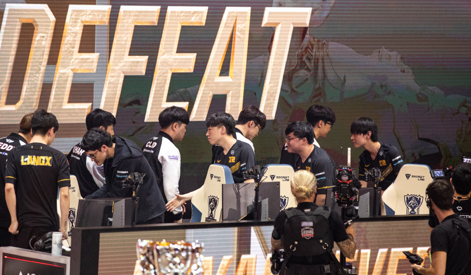 开云体育-包含Karsa回归赛场，败北首场状态亮眼，G2观众沸腾！的词条